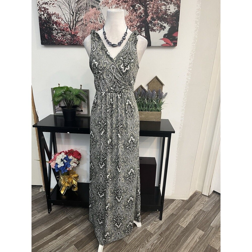 Simply Styled By Sears Women’s Long Dress Size L Sleeveless Paisley Style V Neck